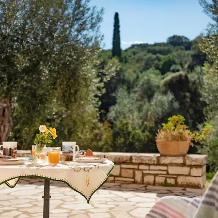 Frangis Dekatria Apartament *