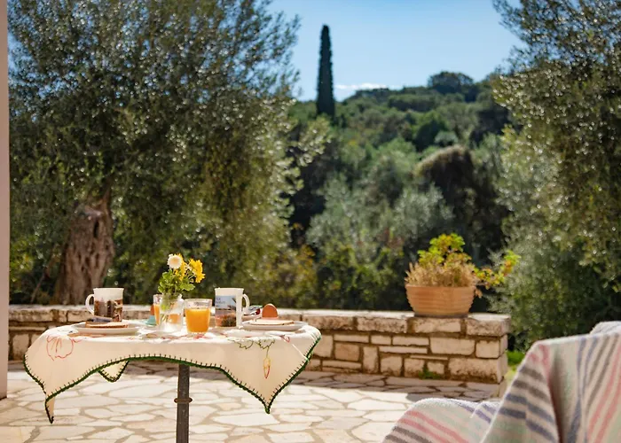 Frangis Dekatria Apartament *