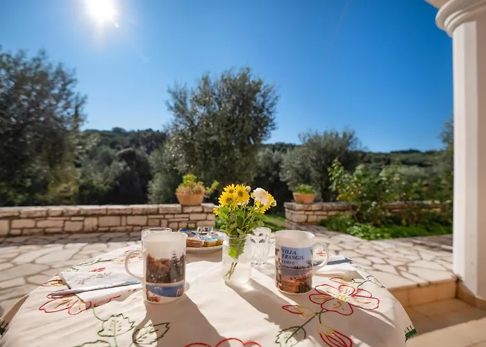 Apartament Frangis Dekatria *